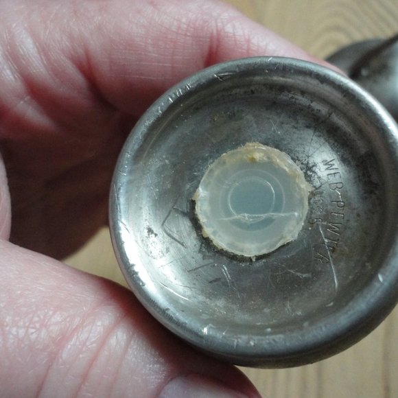 Vintage Web Pewter Apple 1.5" and Pear 2.5" Salt and Pepper Shakers Pre-owned - Picture 4 of 4